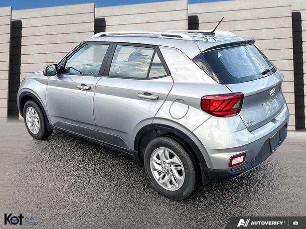 2025 Hyundai Venue Preferred ! LIKE NEW! LOTS OF SAFETY! VERY LOW KMS! NO ACCIDE image 4