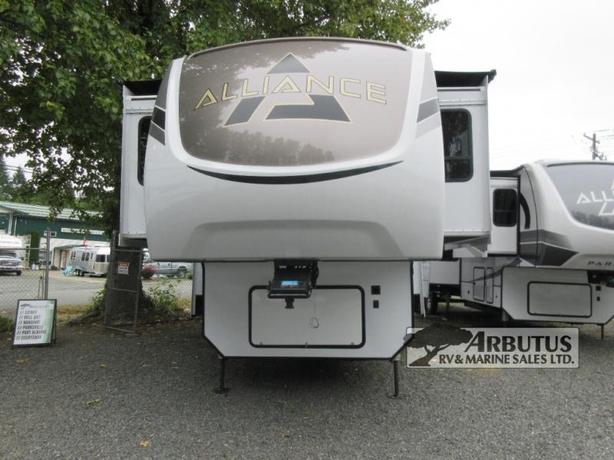 Used 2022 Alliance RV Paradigm 385FL image 2