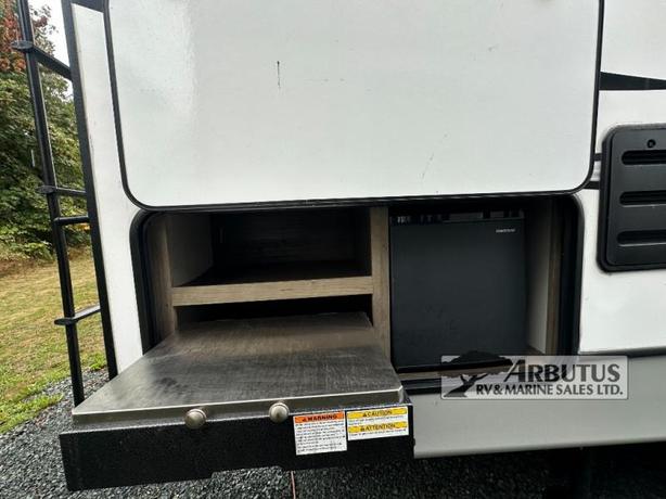 Used 2022 Keystone RV Cougar Half-Ton 25RES image 5