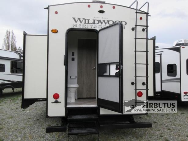 Used 2022 Forest River RV Wildwood Heritage Glen 356QB image 3