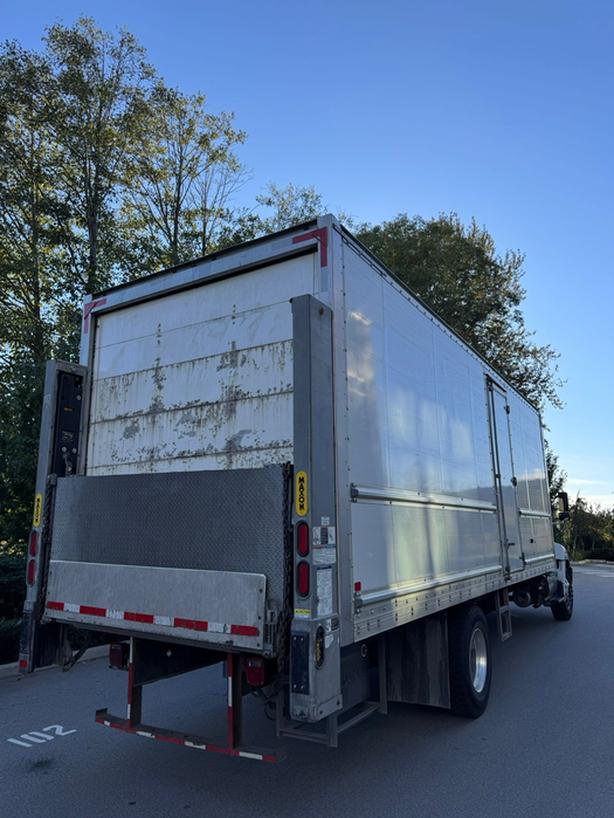 2018 Hino 338 BOX image 7