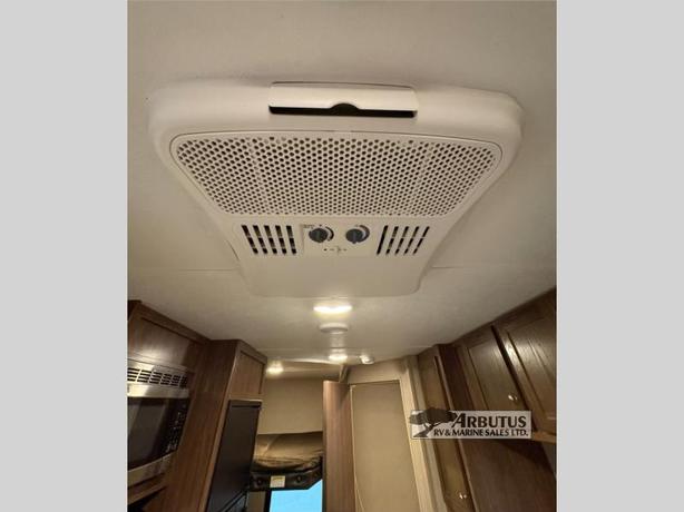 Used 2018 Dutchmen RV Coleman Lantern Series 215BHWE image 8
