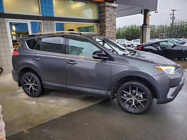 2018 Toyota RAV4 SE AWD - Heated Seats, Heated Wheel image 5