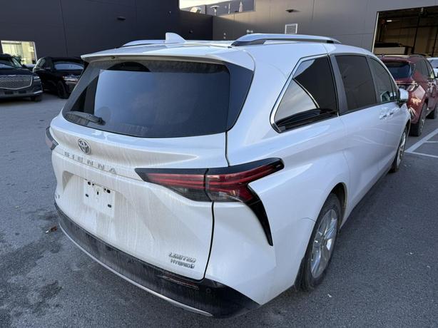 2024 Toyota Sienna Limited FULL LOAD! LEATHER! SUNROOF! HEV! ONE OWNER! NO ACCID image 3