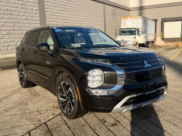 2023 Mitsubishi Outlander PHEV GT - No Accidents, One Owner, 360 Cameras image 4