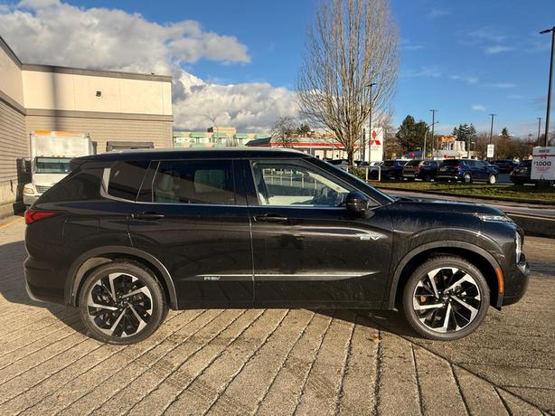 2023 Mitsubishi Outlander PHEV GT - No Accidents, One Owner, 360 Cameras image 5