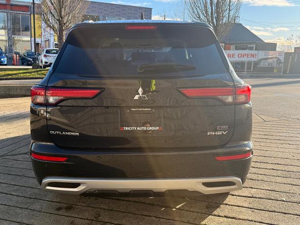 2023 Mitsubishi Outlander PHEV GT - No Accidents, One Owner, 360 Cameras image 7