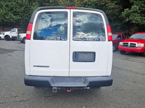 2007 Chevrolet  Express Cargo Van image 4