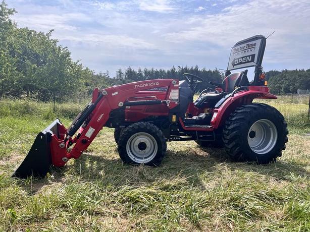 2024 Mahindra 1600 Series 1626 HST image 1