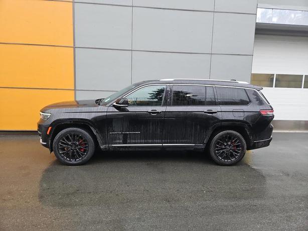 2023 Jeep Grand Cherokee L Summit Reserve 4x4 | One Owner | Night Vision! image 3