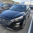 2018 Hyundai Tucson SE ONE OWNER! LOW KMS! LEATHER! SUNROOF! HEATED SEATS / STEE thumbnail image 2
