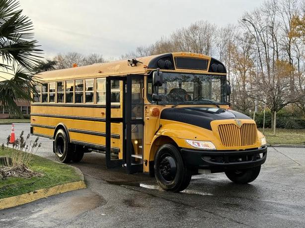 2013 International 3000 35-Passenger School Bus Diesel image 1