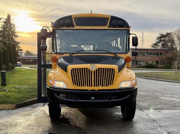 2013 International 3000 35-Passenger School Bus Diesel image 3