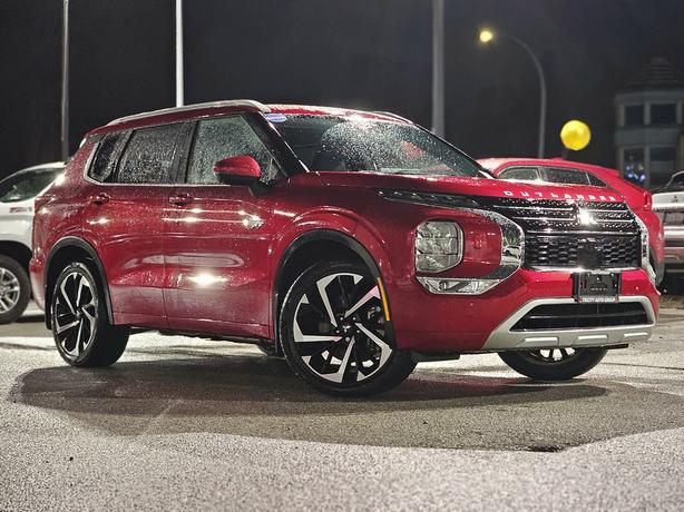 2023 Mitsubishi Outlander PHEV image 3