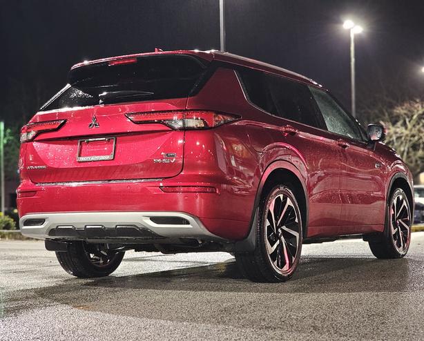 2023 Mitsubishi Outlander PHEV image 5