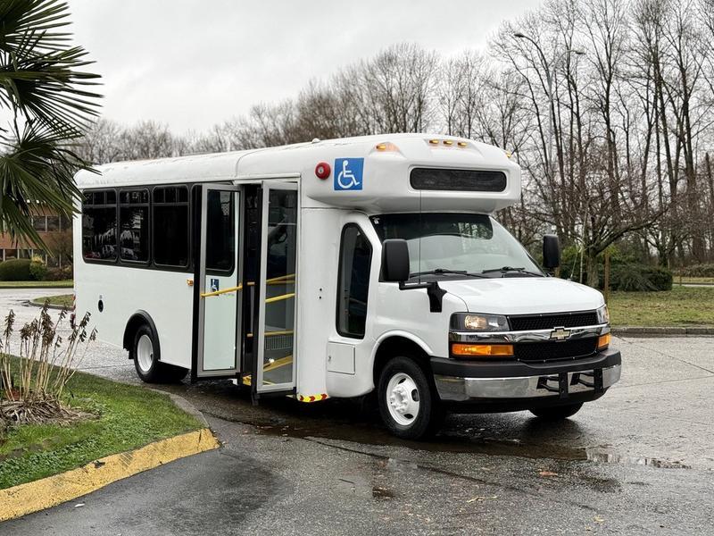2013 Chevrolet Express G4500 21-Passenger Diesel Bus with Wheelchair Ramp display photo