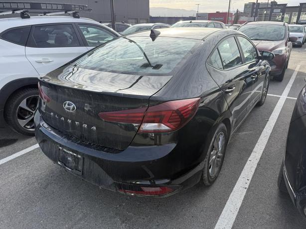 2019 Hyundai Elantra Preferred ! BACKUP CAMERA! HEATED SEATS! APPLE CARPLAY! AND image 4