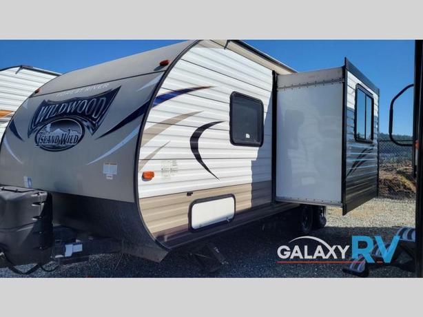 Used 2017 Forest River RV Wildwood T232RBXL image 2