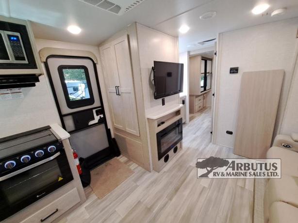 Used 2023 Forest River RV Rockwood Mini Lite 2516S image 8