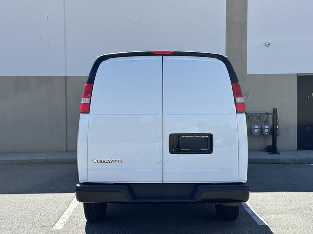 2023 Chevrolet Express image 5