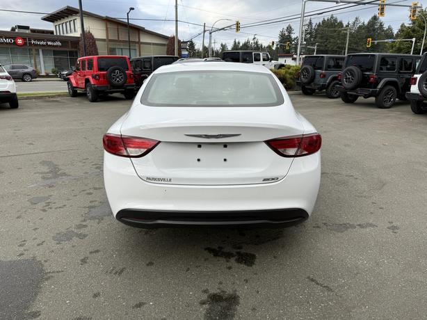 2017 Chrysler 200 LX image 4
