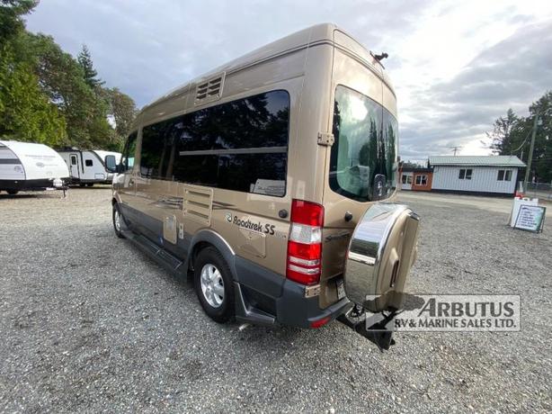 Used 2010 Roadtrek Roadtrek SS Ideal image 4