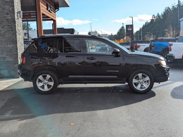 2015 Jeep Compass North - No Accidents, 4x4, Sunroof image 5