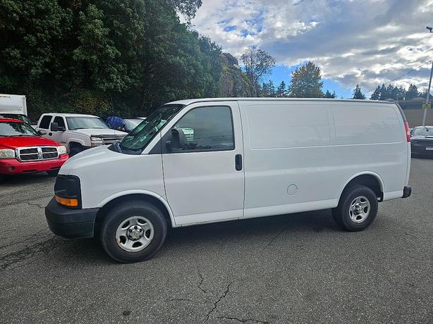 2007 Chevrolet  Express Cargo Van image 5