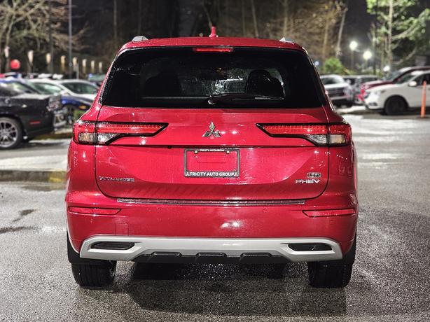 2023 Mitsubishi Outlander PHEV GT - No Accidents, Sunroof, Power Liftgate image 6