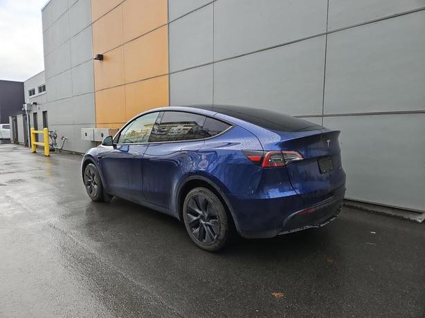 2025 Tesla Model Y Long Range AWD *Ltd Avail* | One Owner | No Reported Accident image 4