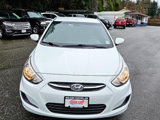 2015 Hyundai  Accent 5-Door GS image 4