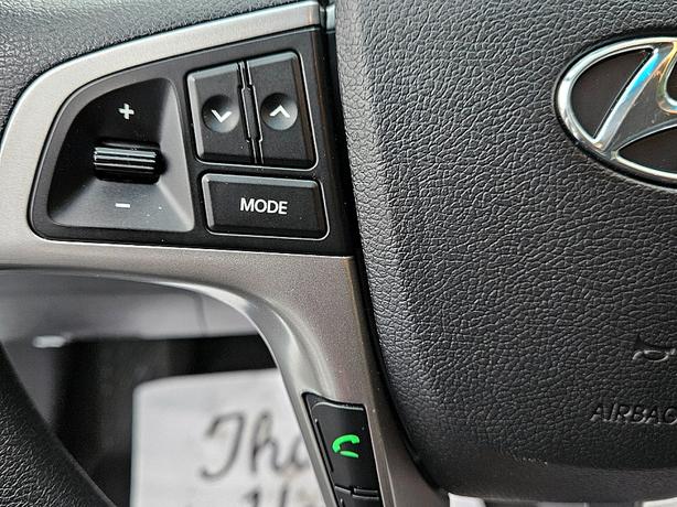 2015 Hyundai  Accent 5-Door GS image 8