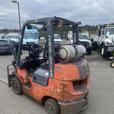 2010 Toyota 7FGGU25 Forklift Propane thumbnail image 3