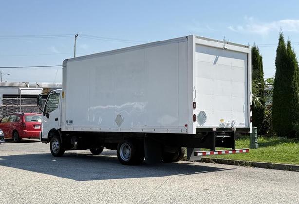 2020 Hino 155 18-Foot Diesel Cube Van Box  Truck image 4