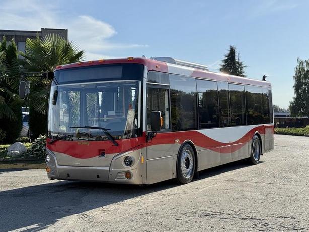 2016 Grande West Vicinity 25-Passenger Diesel Kneeling Bus with Wheelchair Ramp image 4