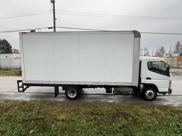 2012 Mitsubishi Fuso FE 18 Foot Cube Van Diesel image 7