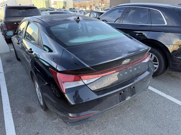 2022 Hyundai Elantra Essential ! NO ACCIDENT! BACKUP CAMERA! GREAT ON GAS! image 4