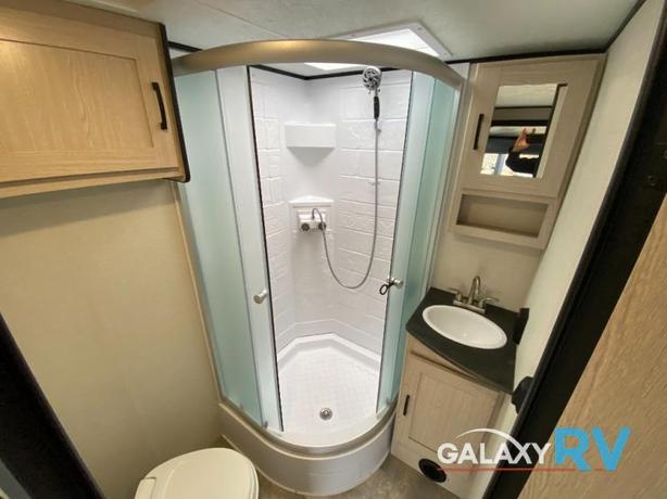 Used 2022 Coachmen RV Apex Ultra-Lite 211RBS image 7