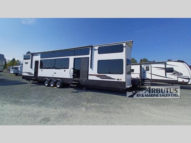 Used 2024 Forest River RV Wildwood Grand Lodge 44VIEW image 1