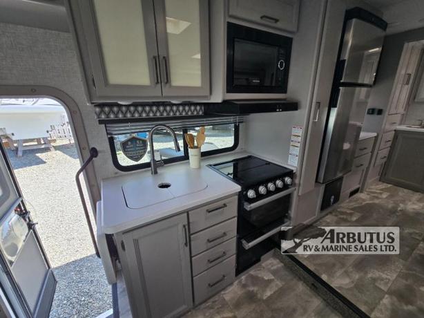 Used 2023 Thor Motor Coach Echelon LC25 image 4