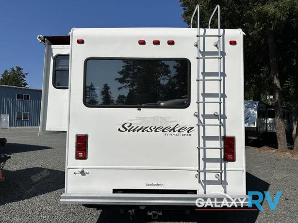 Used 2010 Forest River RV Sunseeker 2860DSFord image 5