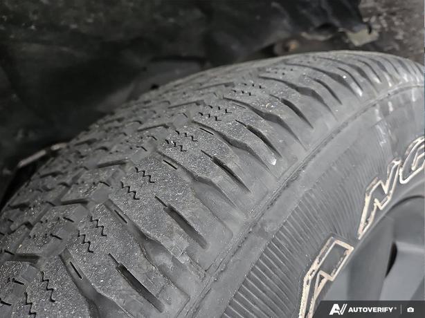 2022 RAM 1500 Classic Express 4x4 Crew Cab 5'7 Box | Bluetooth Connectivity! image 7