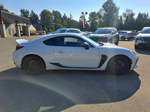 2024 Toyota GR86 Premium - Heated Seats image 5