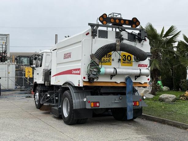 2009 UD Trucks UD 3300 Elgin Crosswind Regenerative Air Sweeper (Nissan Diesel C image 8