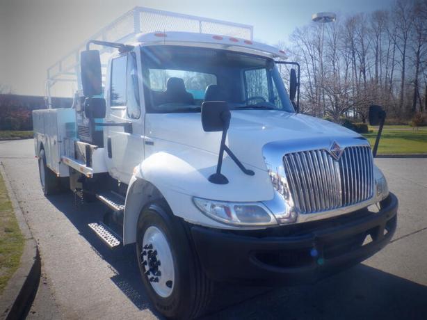 2011 International DuraStar 4300 Service Truck  With Air Compressor 3 Seater Die image 4