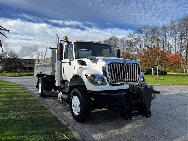 2011 International 7500 WorkStar Plow/Dump With Air Brakes Diesel image 1