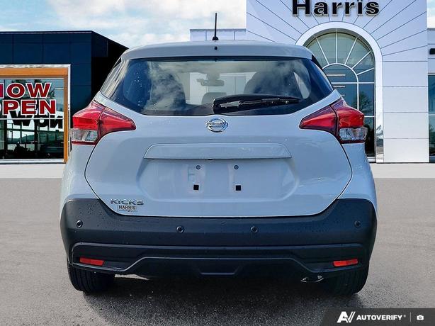 2020 Nissan Kicks S FWD Sport Utility | Back-Up Camera | One Owner! image 5