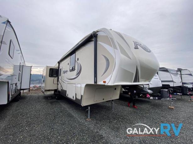 Used 2015 Grand Design Reflection 337RLS image 1