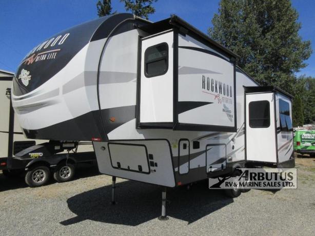 Used 2022 Forest River RV Rockwood Ultra Lite 2442BS image 3