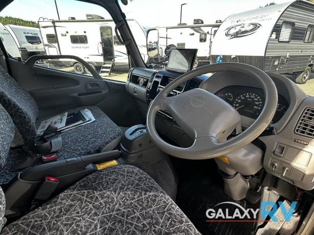 Used 2005 TOYOTA CAMROAD image 6